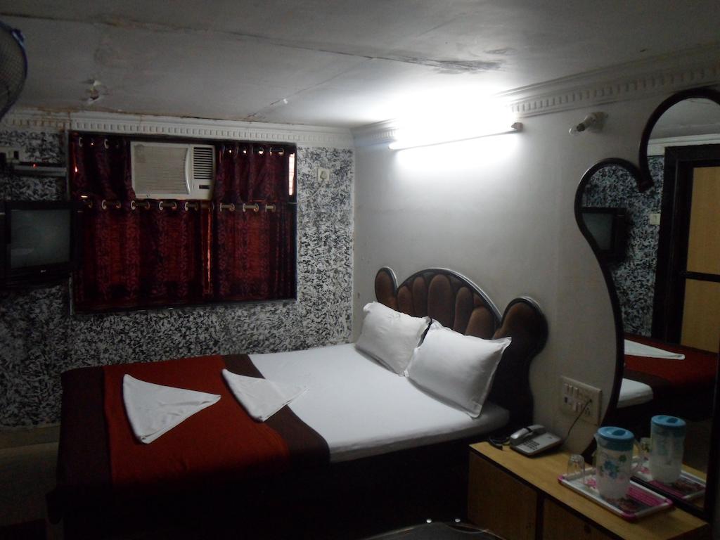 Hotel Happyland Мумбаї Екстер'єр фото