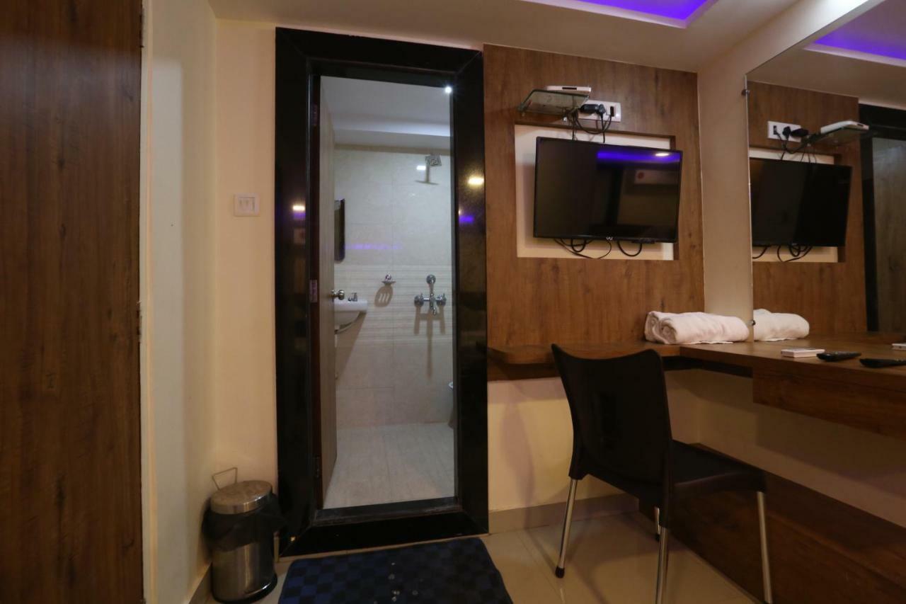 Hotel Happyland Мумбаї Екстер'єр фото