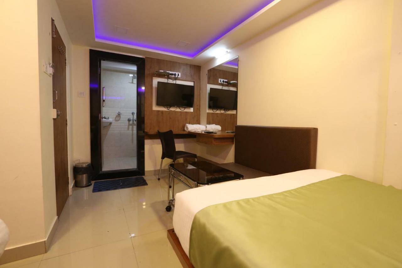 Hotel Happyland Мумбаї Екстер'єр фото