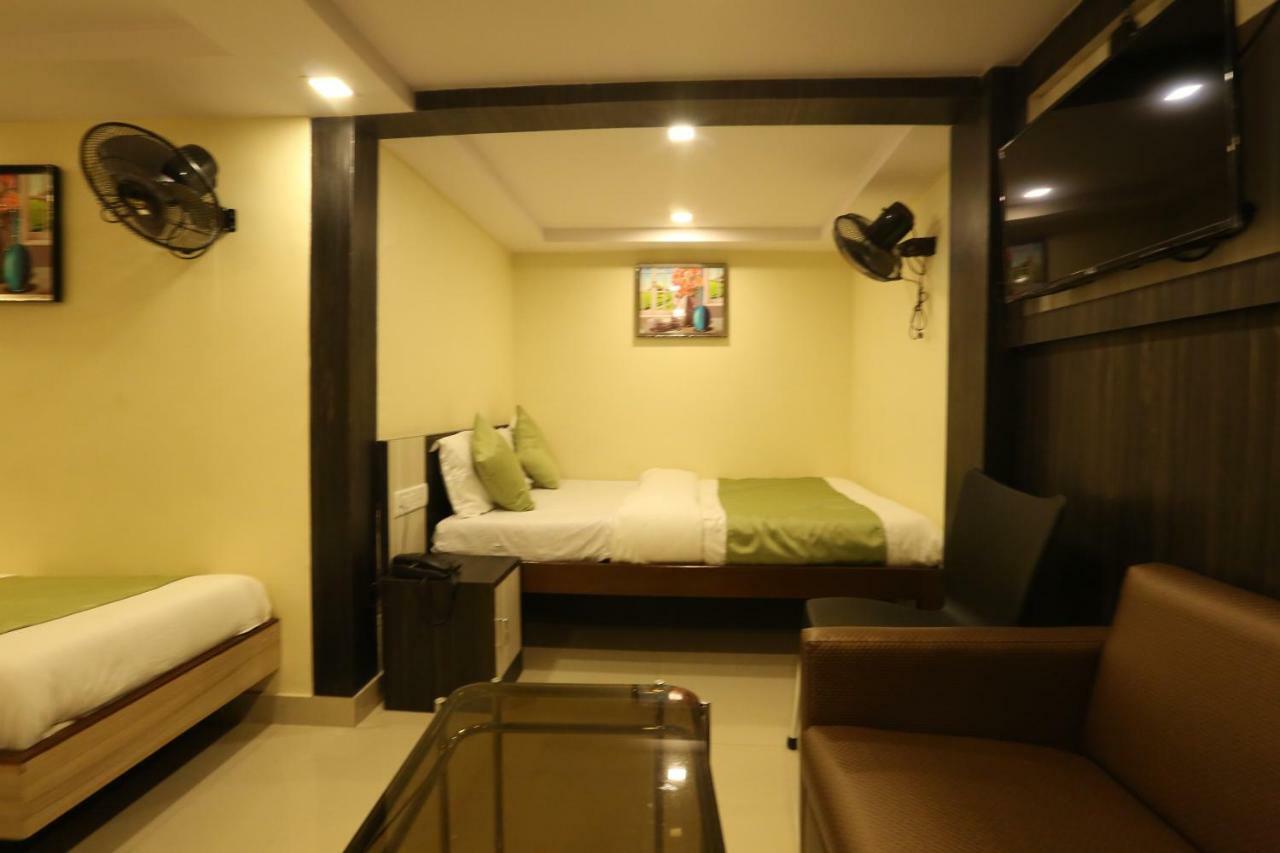Hotel Happyland Мумбаї Екстер'єр фото