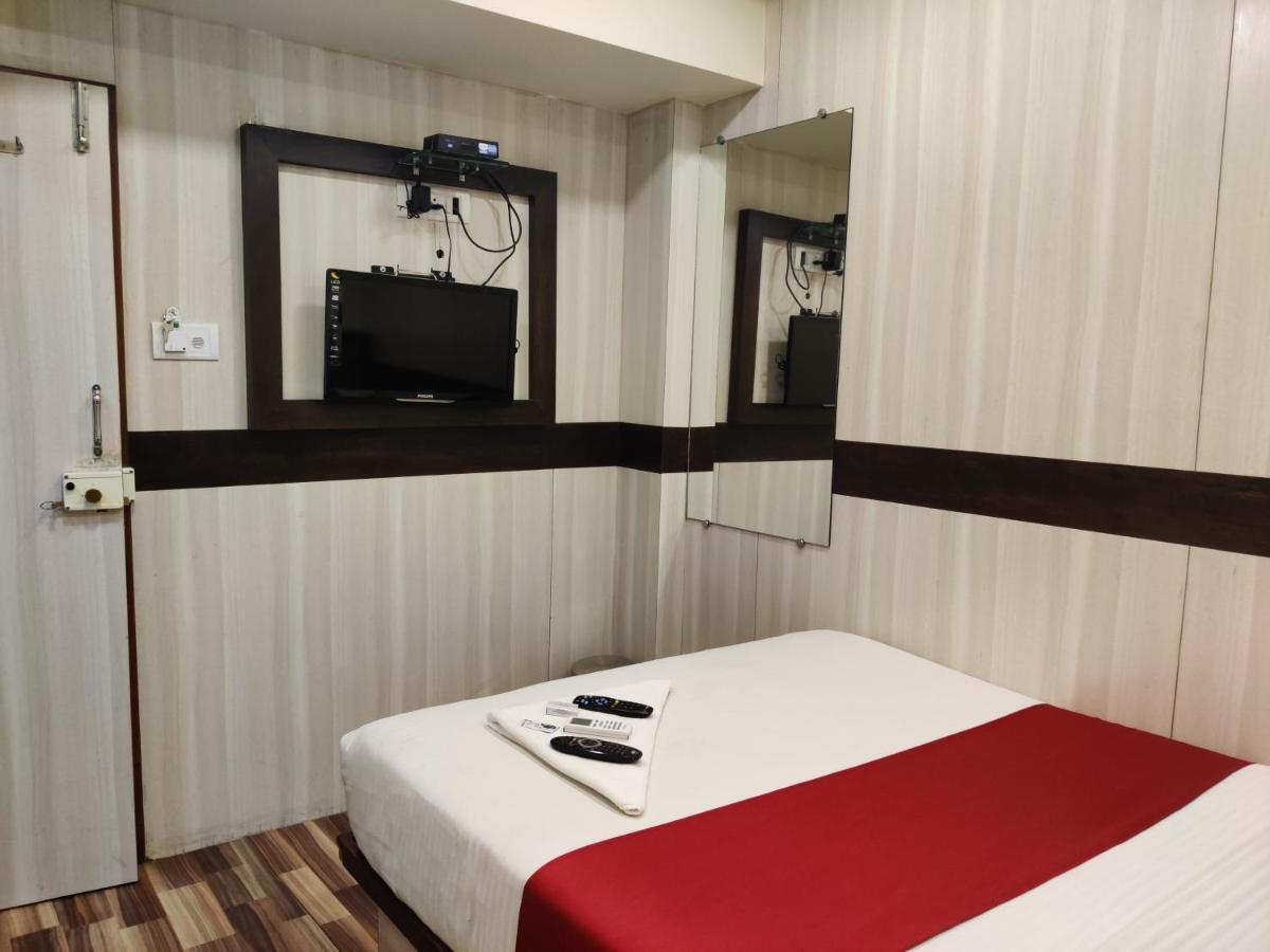 Hotel Happyland Мумбаї Екстер'єр фото